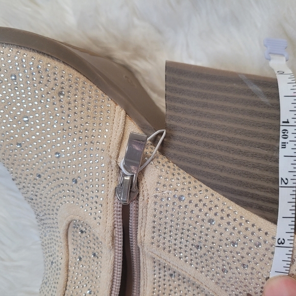 Elegant Beige Ankle Boots - Picture 7 of 8